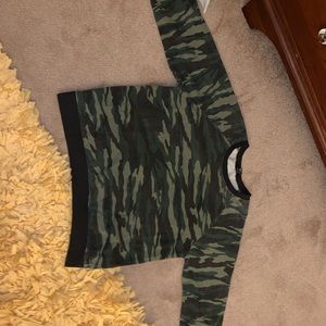 Forever 21 long sleeve crew neck sweatshirt